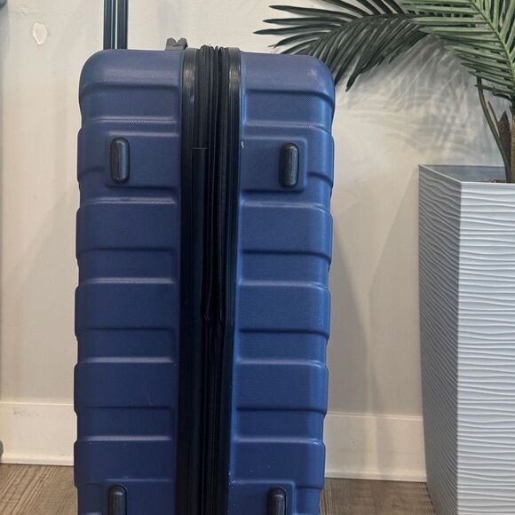 Travelers Club Madison 1Pc Expandable Spinner Luggage suitcase - Picture 13 of 15